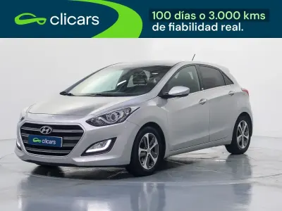 Usado Hyundai i30 GO! 100 CV (73 kW) 2016 Gris / plata Berlina