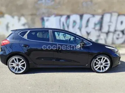 Usado Kia Ceed GT GT-Line 136 HP (100 kW) 2017 Preto Sedan