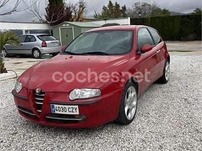 Usado Alfa Romeo 147 Distinctive 120 CV (88 kW) 2004 Rojo Utilitario