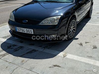 Usado Ford Mondeo Futura 115 CV (84 kW) 2004 Negro Berlina