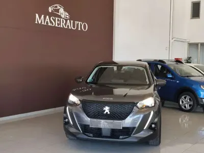 Usado Peugeot 2008 Active 110 CV (80 kW) 2022 Gris SUV