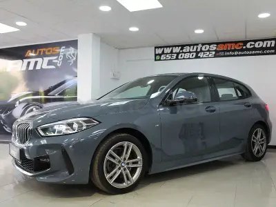 Usado BMW 118 M Sport 136 CV (100 kW) 2021 Gris / plata Utilitario