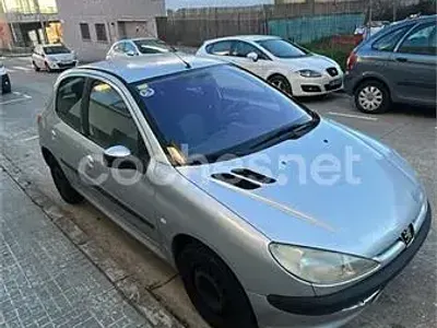 Usado Peugeot 206 75 CV (55 kW) 2003 Gris / plata Berlina