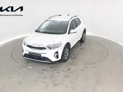 Usado Kia Stonic 100 CV (73 kW) 2025 Blanco SUV