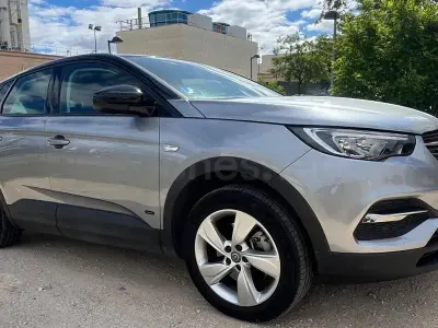 Usado Opel Grandland X Edition 224 CV (164 kW) 2021 Gris / plata SUV