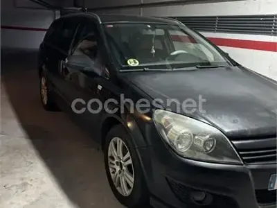 Usado Opel Astra Edition 110 CV (80 kW) 2009 Negro Familiar