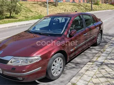 Usado Renault Laguna II Privilege 137 CV (100 kW) 2003 Granate Berlina