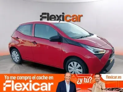 Usado Toyota Aygo X-play 72 CV (52 kW) 2022 Rojo