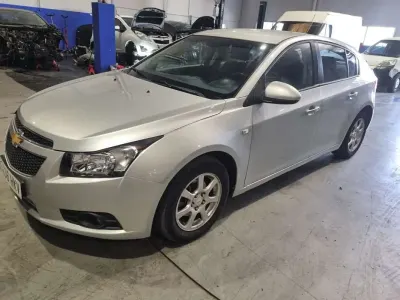 Usado Chevrolet Cruze LT 131 CV (96 kW) 2014 Gris Utilitario