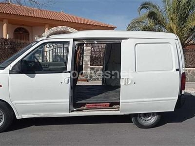 Usado Nissan Cargo 75 CV (55 kW) 2000 Blanco Familiar