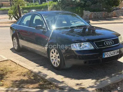 Usado Audi A6 150 CV (110 kW) 1999 Azul Familiar