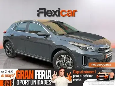 Usado Kia XCeed 100 CV (73 kW) 2024 Gris SUV