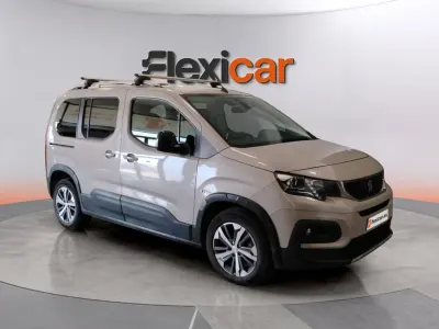 Begagnad Peugeot Rifter Allure 131 HK (96 kW) 2019 Vit Minibuss