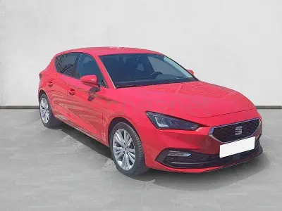 Usado Seat Leon Style 116 CV (85 kW) 2022 Rojo Berlina