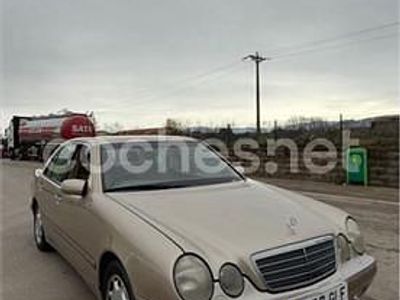 Usado Mercedes E320 Elegance 197 CV (144 kW) 2000 Beige Berlina