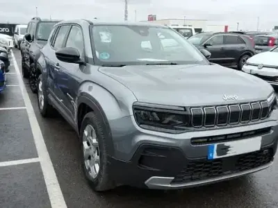 Usado Jeep Avenger Altitude 100 CV (73 kW) 2023 Gris / plata SUV