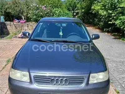 Usado Audi A3 Ambiente 125 CV (91 kW) 2000 Gris / plata Utilitario