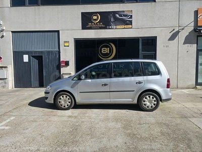 Usado VW Touran 105 CV (77 kW) 2009 Gris / plata Monovolumen