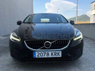 Usado Volvo V40 Kinetic 115 CV (84 kW) 2018 Negro Berlina