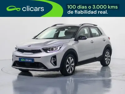 Usado Kia Stonic 100 HP (73 kW) 2021 Cinzento SUV