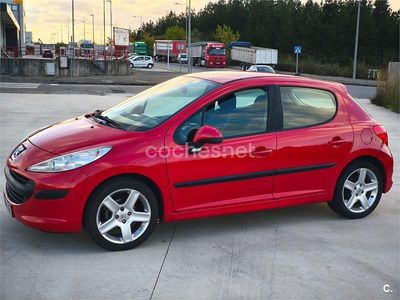 Usado Peugeot 207 70 CV (51 kW) 2006 Rojo Berlina