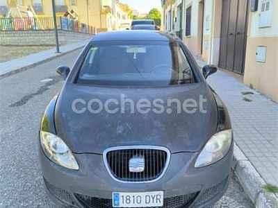Usado Seat Leon Reference 105 CV (77 kW) 2006 Negro Utilitario