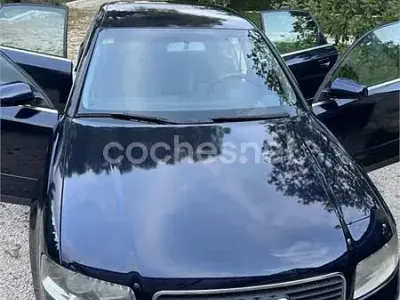 Usado Audi A4 130 CV (95 kW) 2004 Azul Berlina