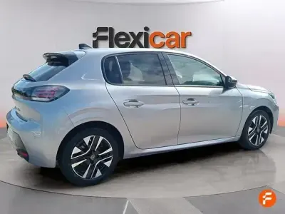 Usado Peugeot 208 Allure 100 CV (73 kW) 2025 Gris Utilitario