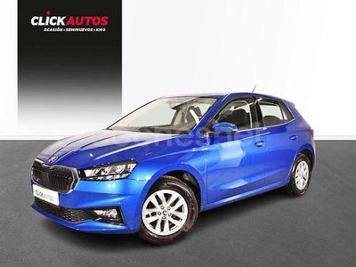 Azul Usado 2023 Skoda Fabia Ambition Berlina | 15.000 € (Precio justo)