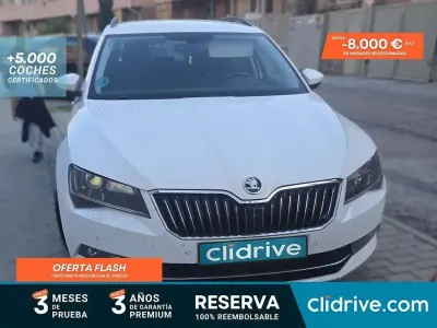 Begagnad Skoda Superb Active 150 HK (110 kW) 2018 Vit Kombi