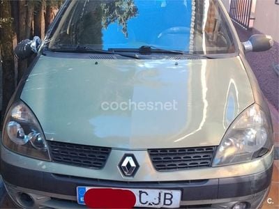 Usado Renault Clio II Authentique 65 HP (47 kW) 2006 Verde Sedan