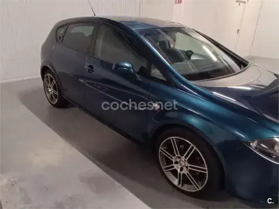 Usado Seat Leon Sport 140 CV (102 kW) 2006 Azul Utilitario