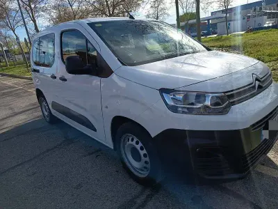 Usado Citroën Berlingo Live 102 CV (75 kW) 2020 Blanco Monovolumen