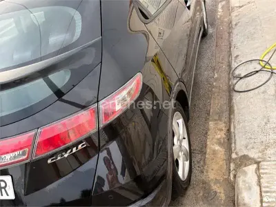 Usado Honda Civic Trend 100 CV (73 kW) 2011 Negro Berlina