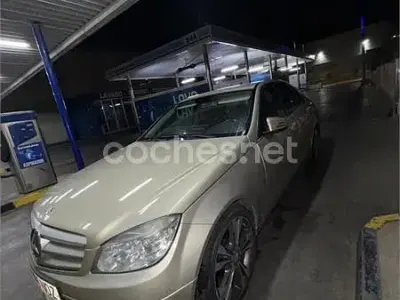 Usado Mercedes C200 136 CV (100 kW) 2010 Gris / plata Berlina