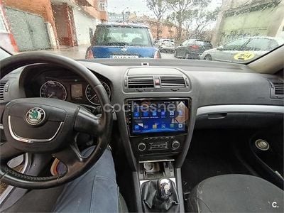 Usado Skoda Octavia Family 105 CV (77 kW) 2010 Gris / plata Berlina