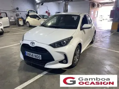 Usado Toyota Yaris Active 116 CV (85 kW) 2025 Blanco Utilitario