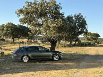 Usado Skoda Superb Style 218 CV (160 kW) 2021 Verde Familiar