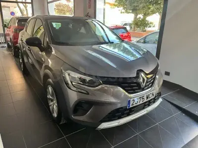 Usado Renault Captur Evolution 160 CV (117 kW) 2022 Gris / plata SUV