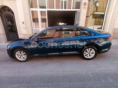 Usado VW Passat 150 CV (110 kW) 2021 Azul Berlina