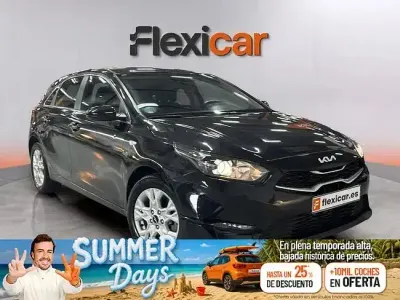 Usado Kia Ceed 136 CV (100 kW) 2023 Negro Utilitario