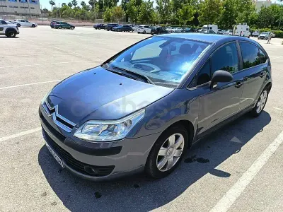 Usado Citroën C4 90 CV (66 kW) 2006 Azul Berlina
