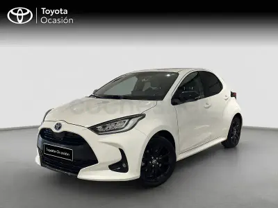 Usado Toyota Yaris Hybrid Style 116 CV (85 kW) 2023 Blanco Berlina