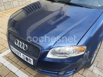 Usado Audi A4 130 CV (95 kW) 2006 Azul Berlina
