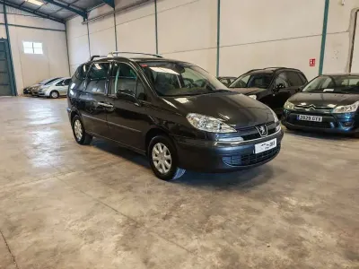 Usado Peugeot 807 129 CV (94 kW) 2004 Gris Monovolumen