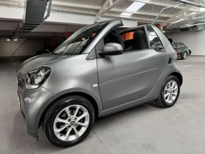Usado Smart ForTwo Cabrio Passion 90 CV (66 kW) 2016 Gris Descapotable