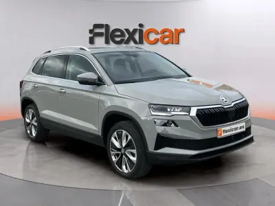 Usado Skoda Karoq Selection 150 CV (110 kW) 2024 Gris SUV
