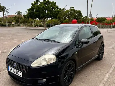 Usado Fiat Grande Punto Sport 130 CV (95 kW) 2005 Negro Utilitario