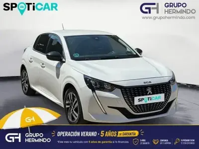 Usado Peugeot 208 Allure 100 CV (73 kW) 2022 Blanco Utilitario