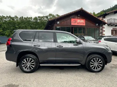 Usado Toyota Land Cruiser 204 CV (150 kW) 2021 Gris / plata SUV